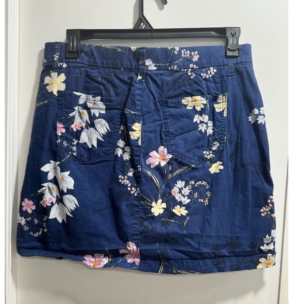 Croft & Barrow Navy Blue Floral Skort Womens Size 12 Cotton Blend Mini Skirt - Picture 2 of 8
